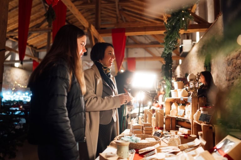 Auf dem Adventsmarkt im Schloss Ulrichshusen