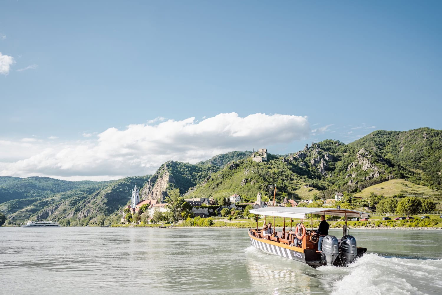 Schiff auf der Donau