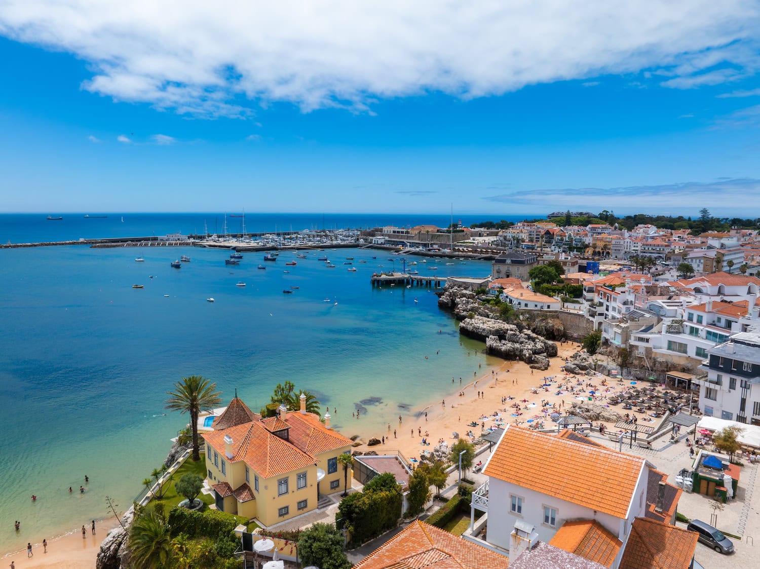 Blick auf Cascais mit seinen Stränden
