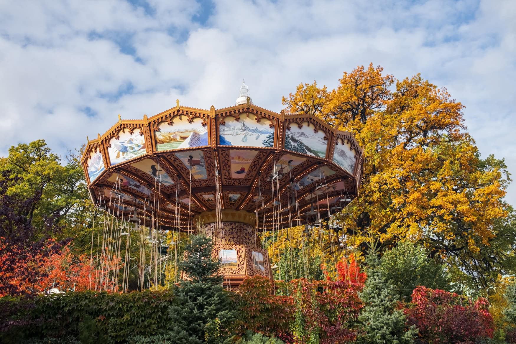 Das Kettenkarussell Slänggungan im Vergnügungspark Liseberg.