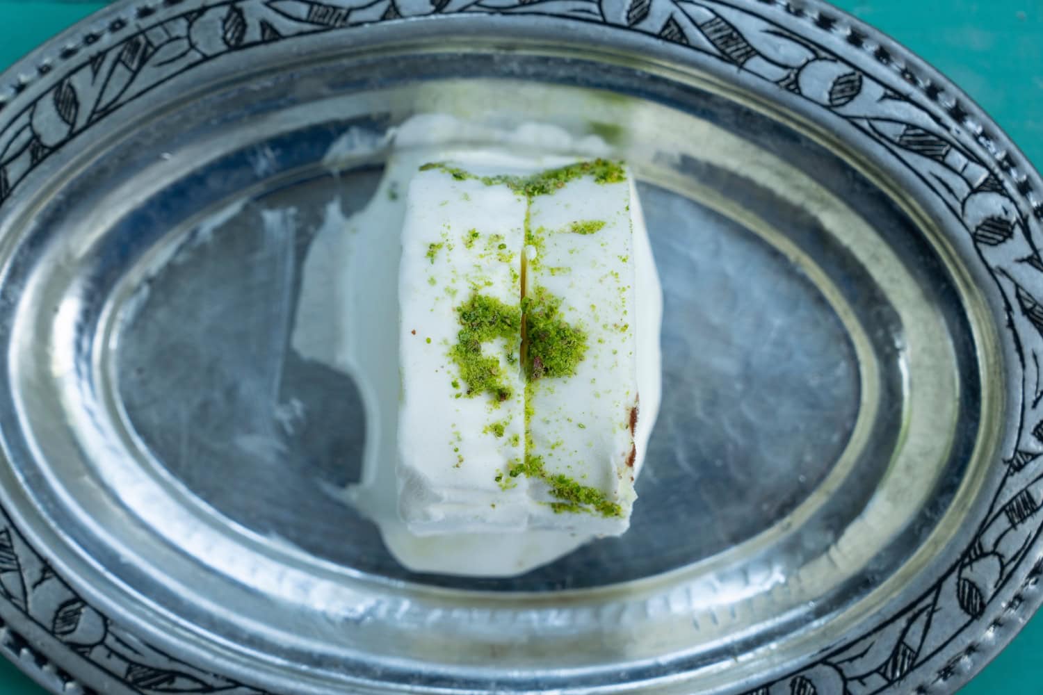 Dondurma Eiskreme auf einer silbernen Platte