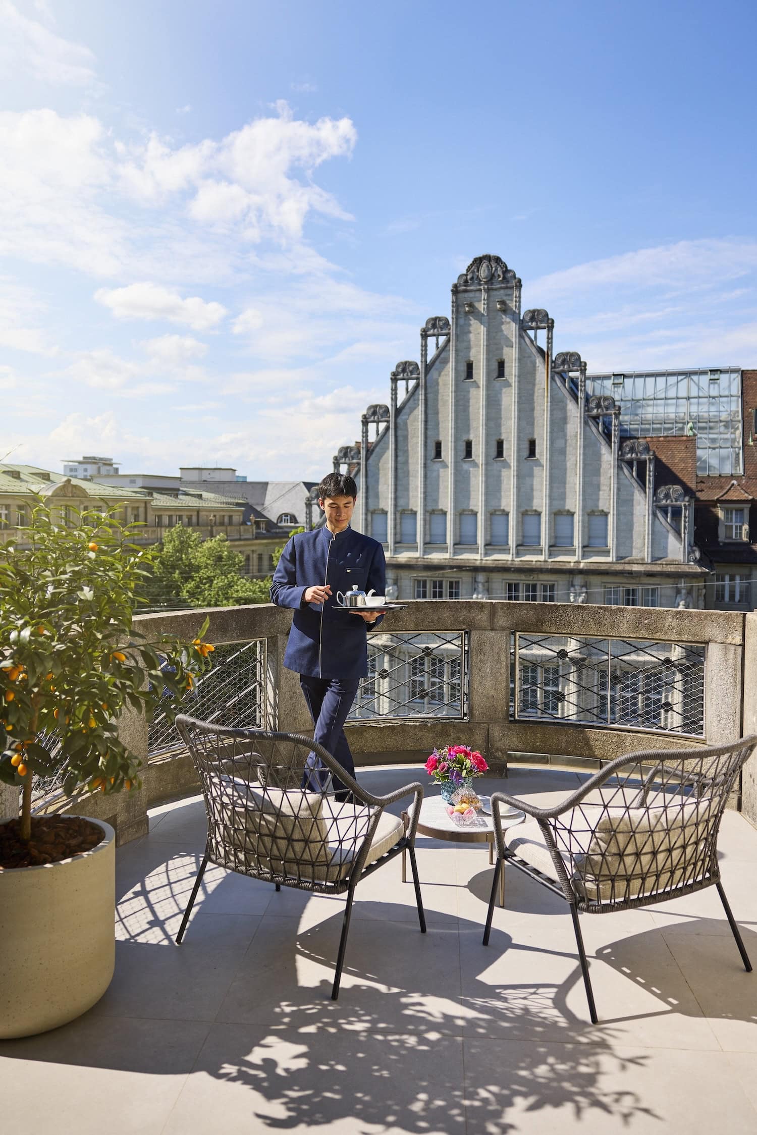 Terrasse des Mozrh in Zürich im Mandarin Oriental