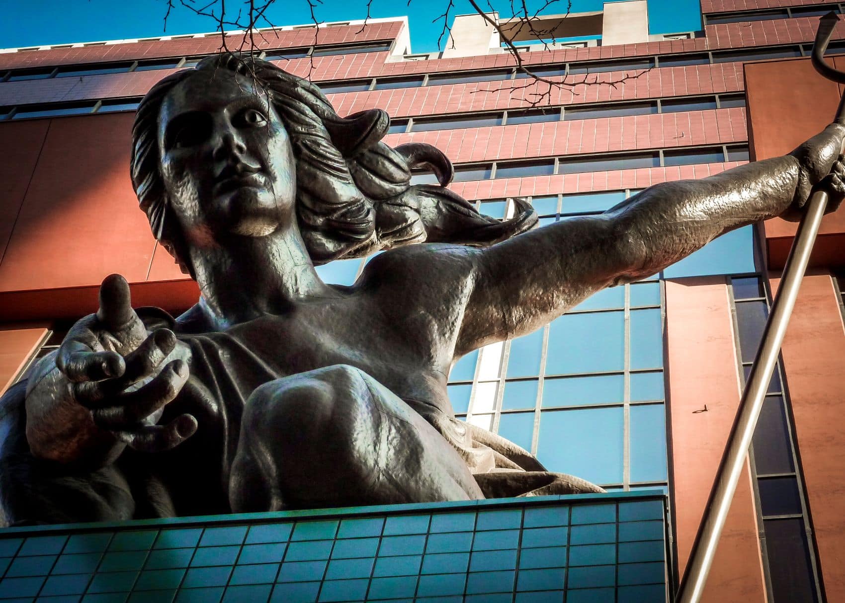 Portlandia-Skulptur in Portland, Oregon 