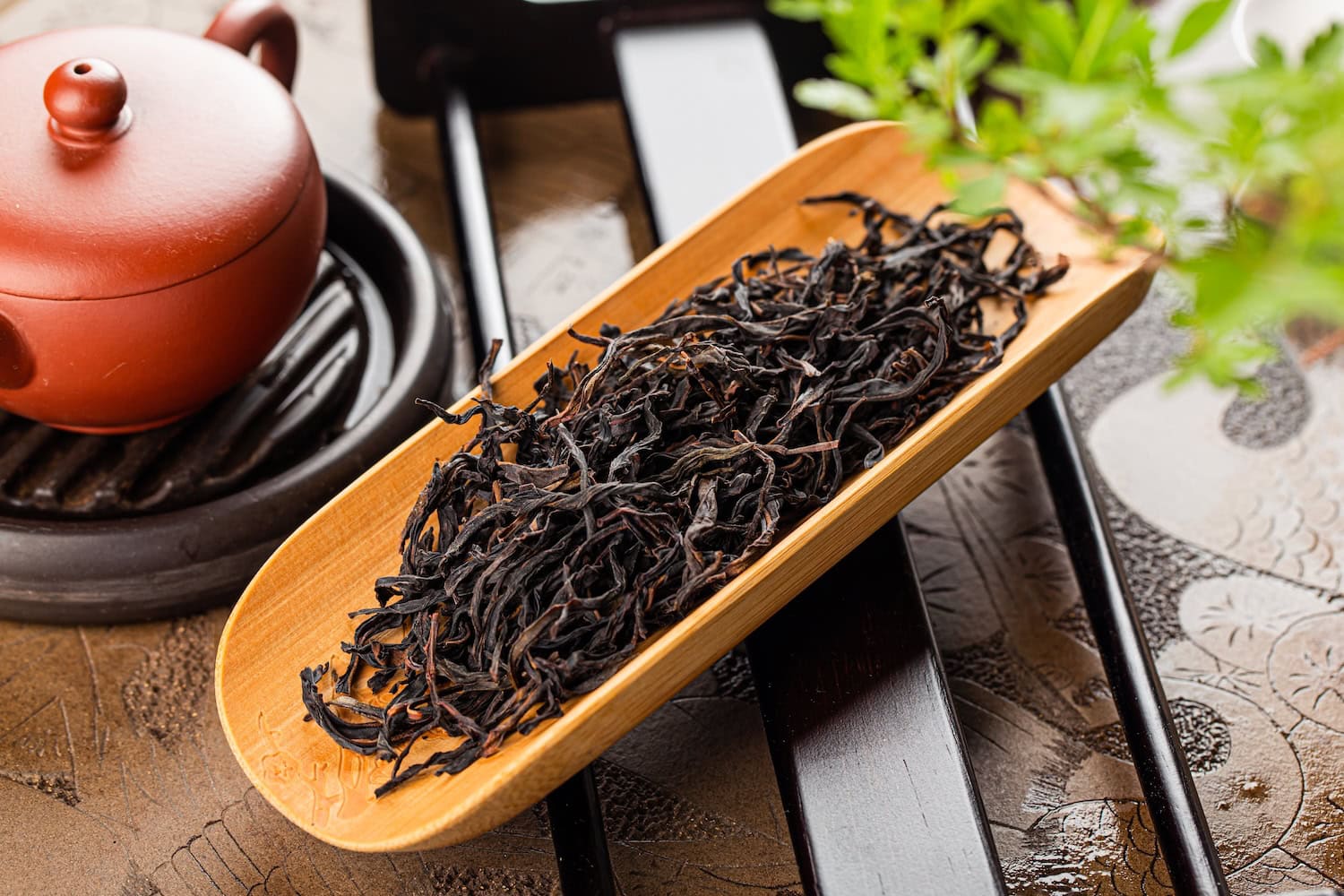 Yellow Gold Tea Buds aus China in einer Schale