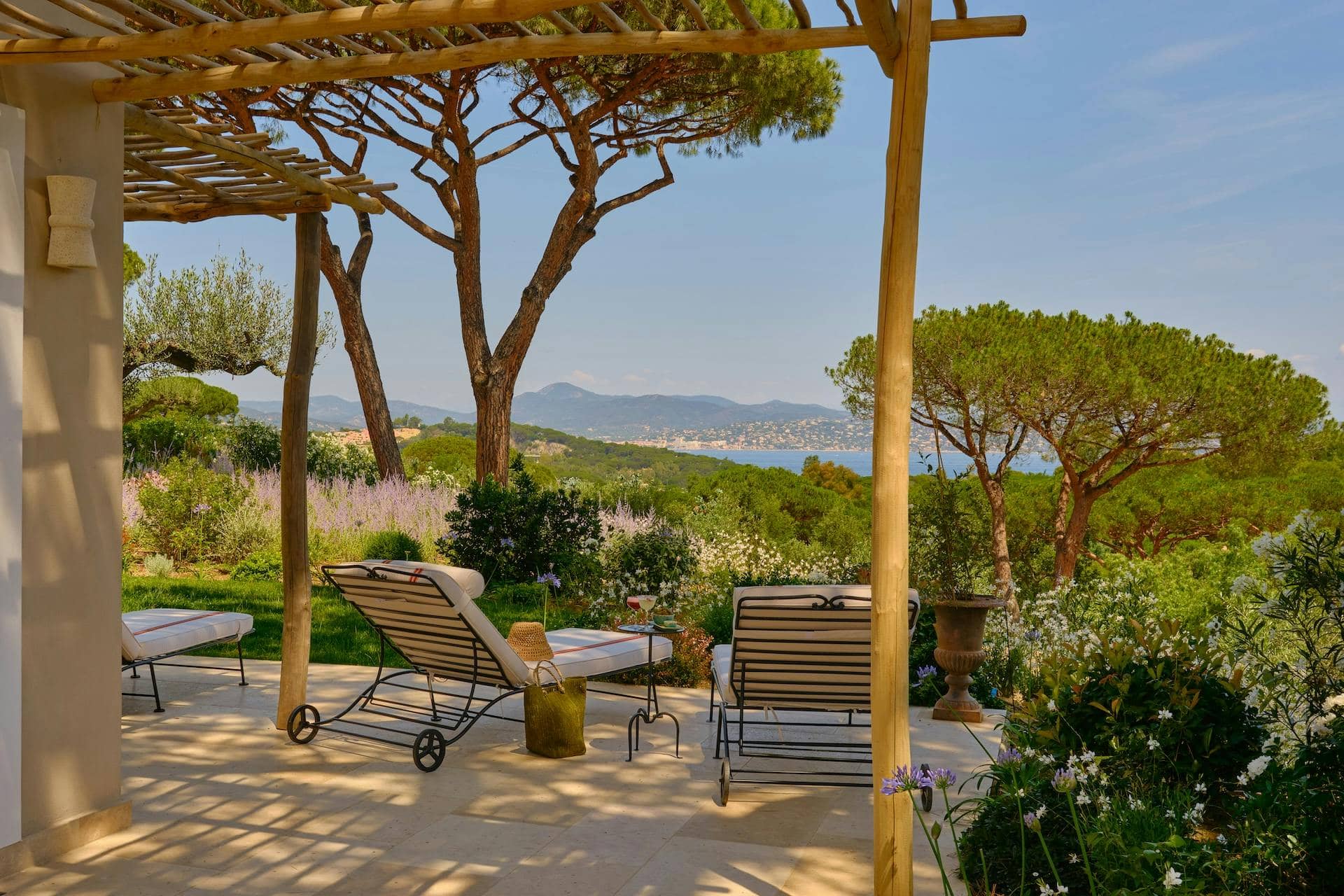 Terrasse im neuen White Lotus Hotel