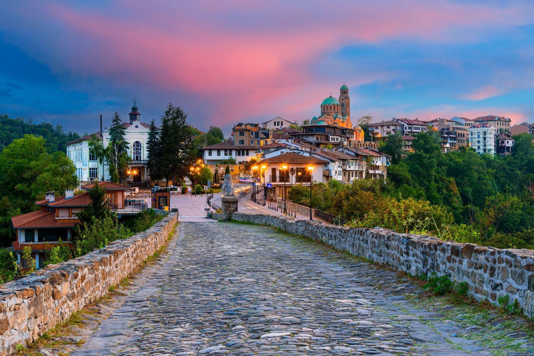 Blick auf die Altstadt von Veliko Tarnovo in Bulgarien 