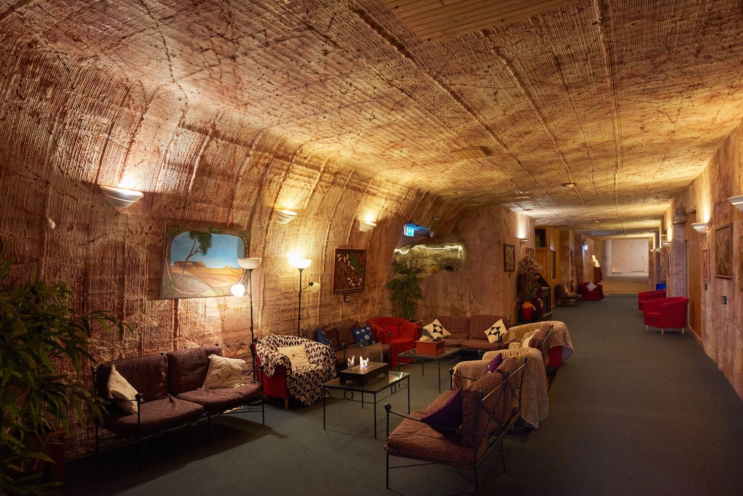 Sitzgruppe im Untergrund im Comfort Inn Coober Pedy Experience Motel