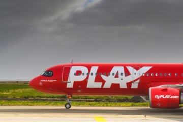 Flugzeug der Airline Play