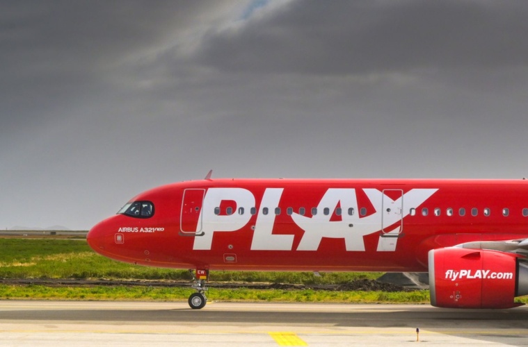Flugzeug der Airline Play