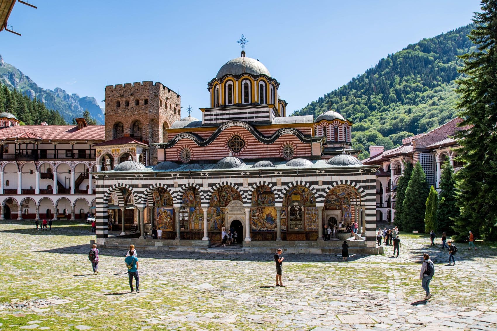 Innenhof des Klosters Rila in Bulgarien 