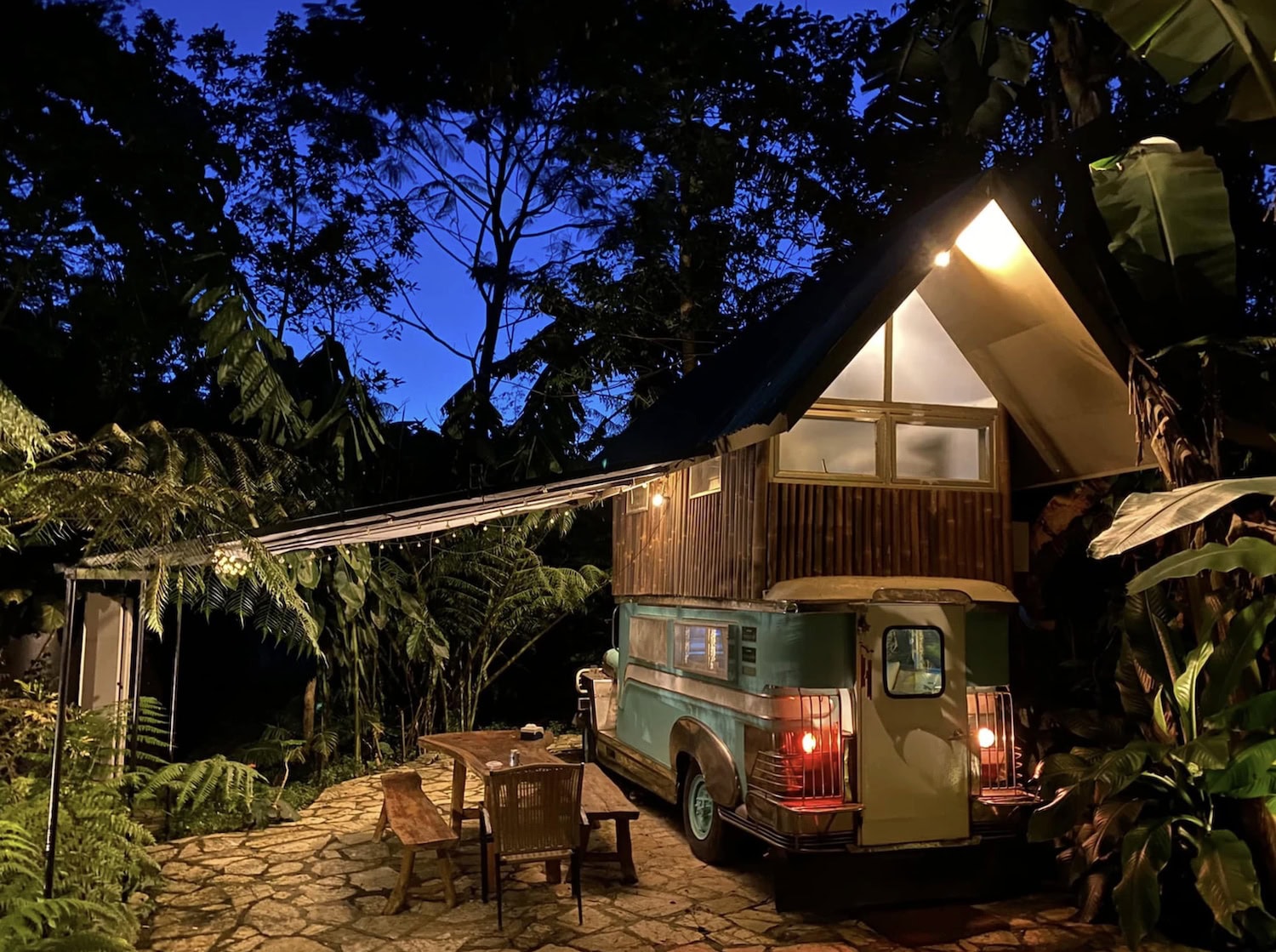 Unterkunft im Jeepney-Bus auf den Philippinen