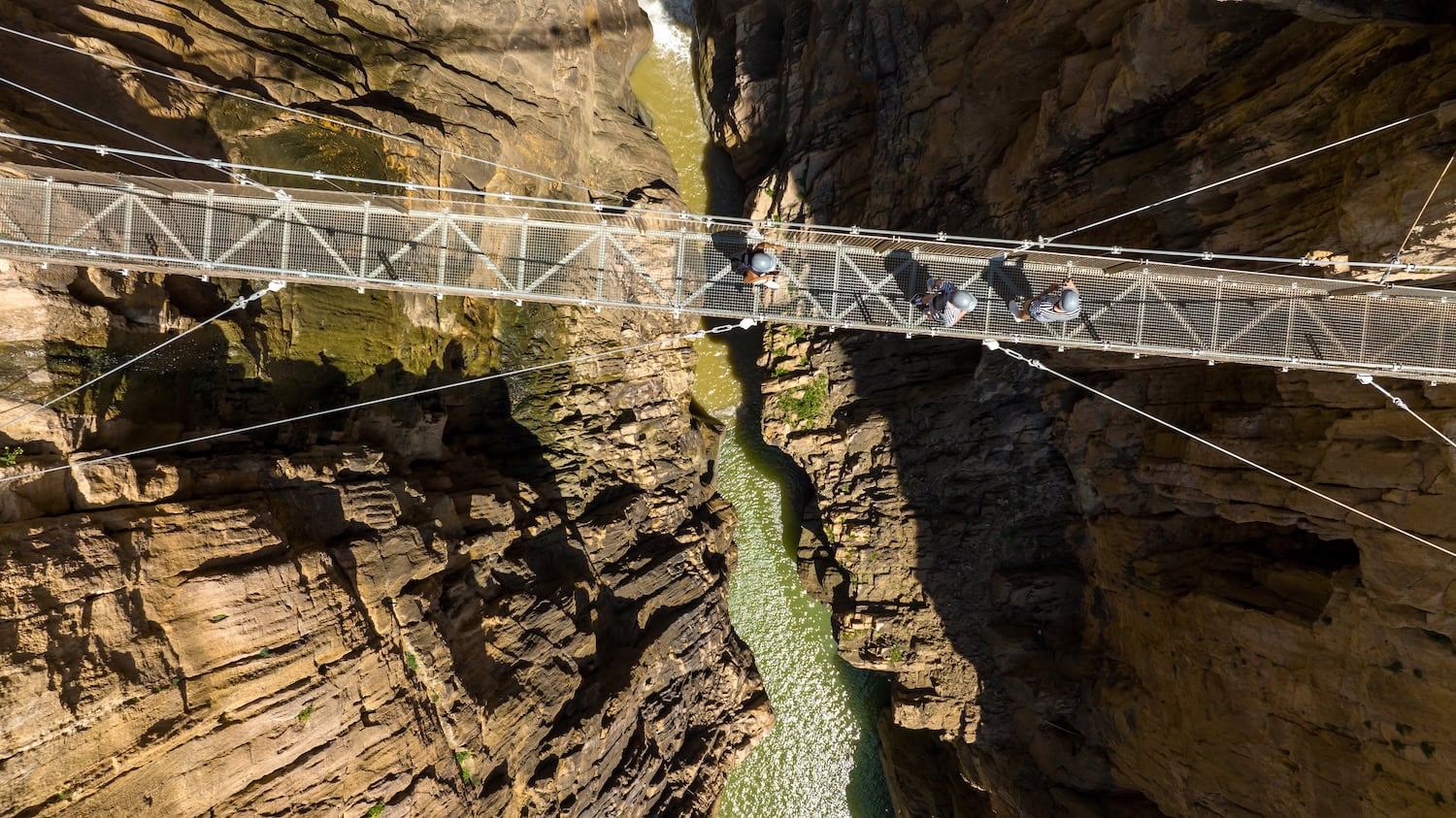 Die Aussichtsplattform Puente colgante del Caminito del Rey an der Costa del Sol