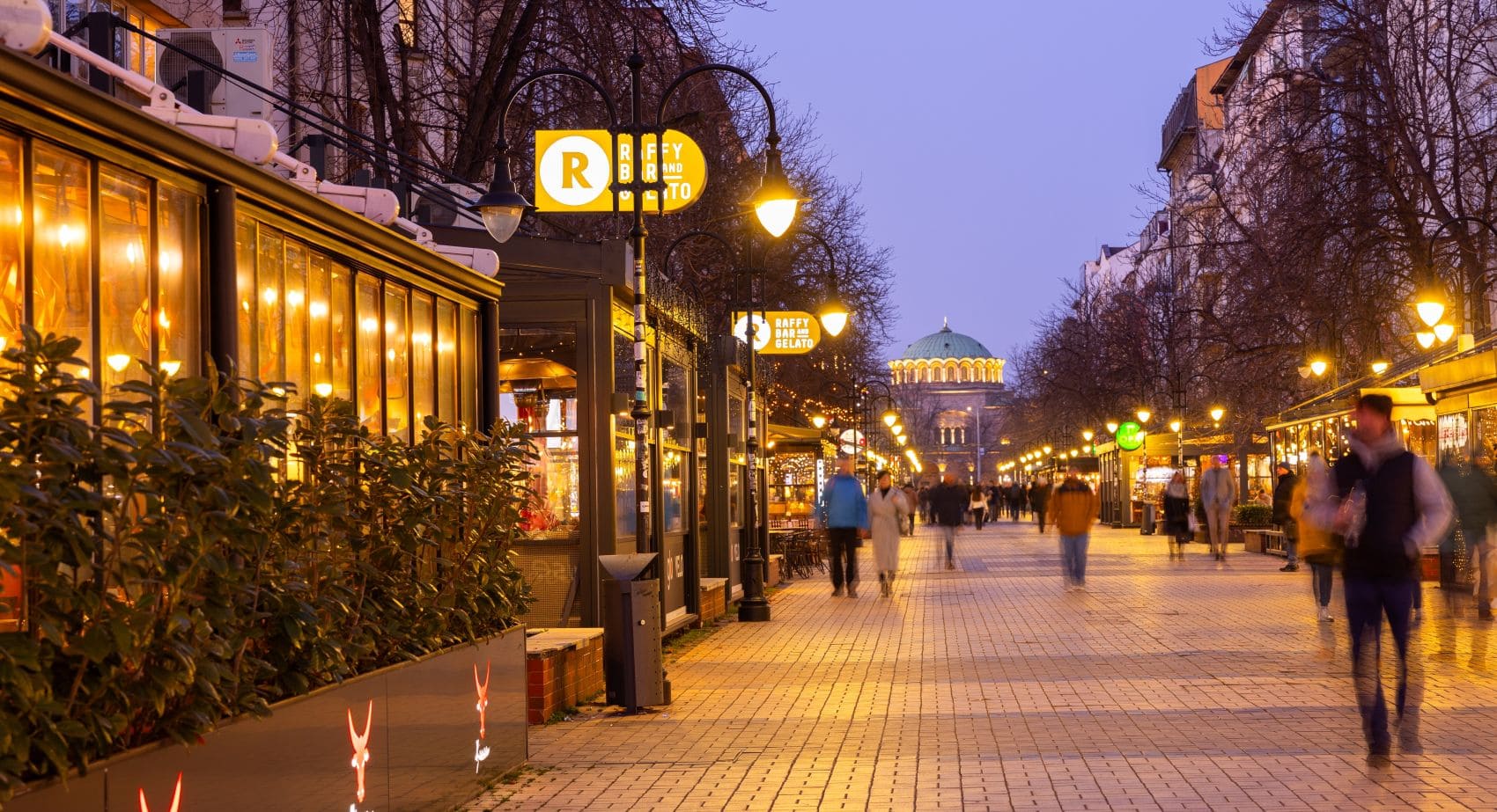 Visosha-Boulevard in Sofia in der Abenddämmerung 