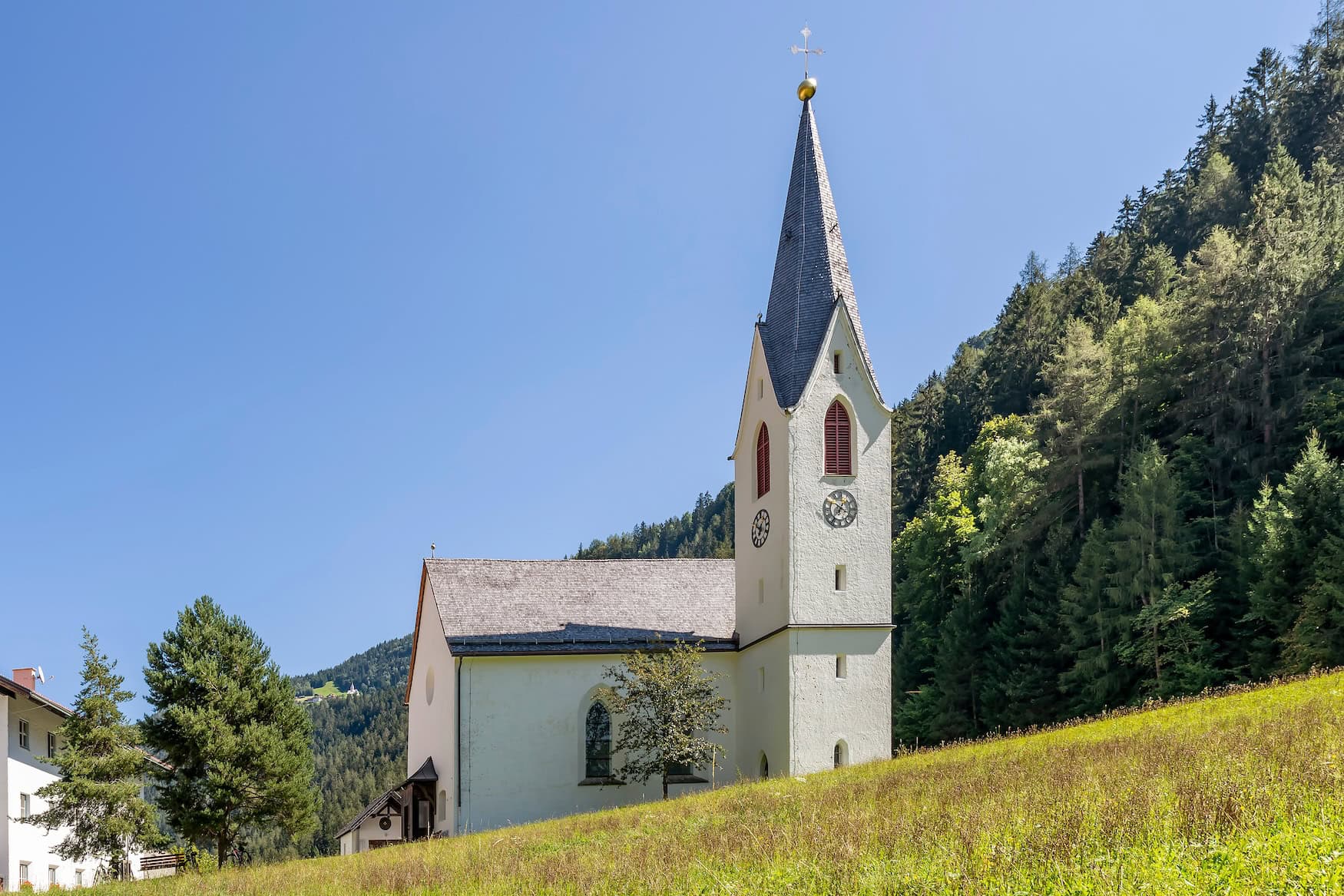 Der Starkenberger Panoramaweg führt auch am Wallfahrtsort Kronburg vorbei.