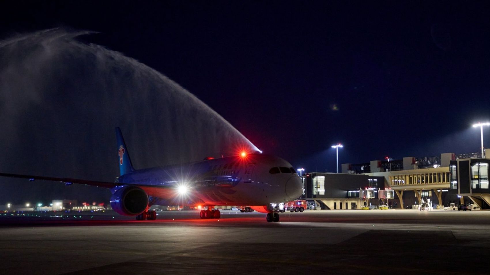Erstes Flugzeug, das am Terminal 3 des Frankfurter Flughafens gelandet ist: Maschine der China Southern Airlines 