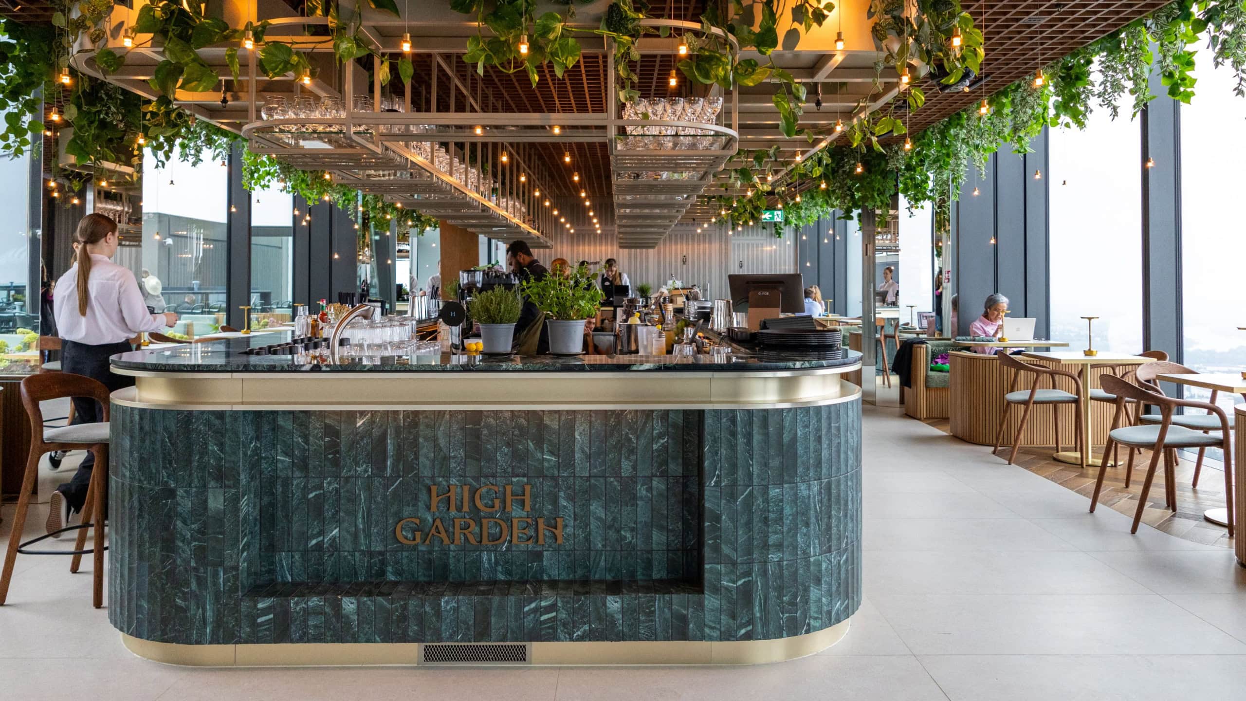 Die Bar in der Highline Warschau ist eine Augenweide.