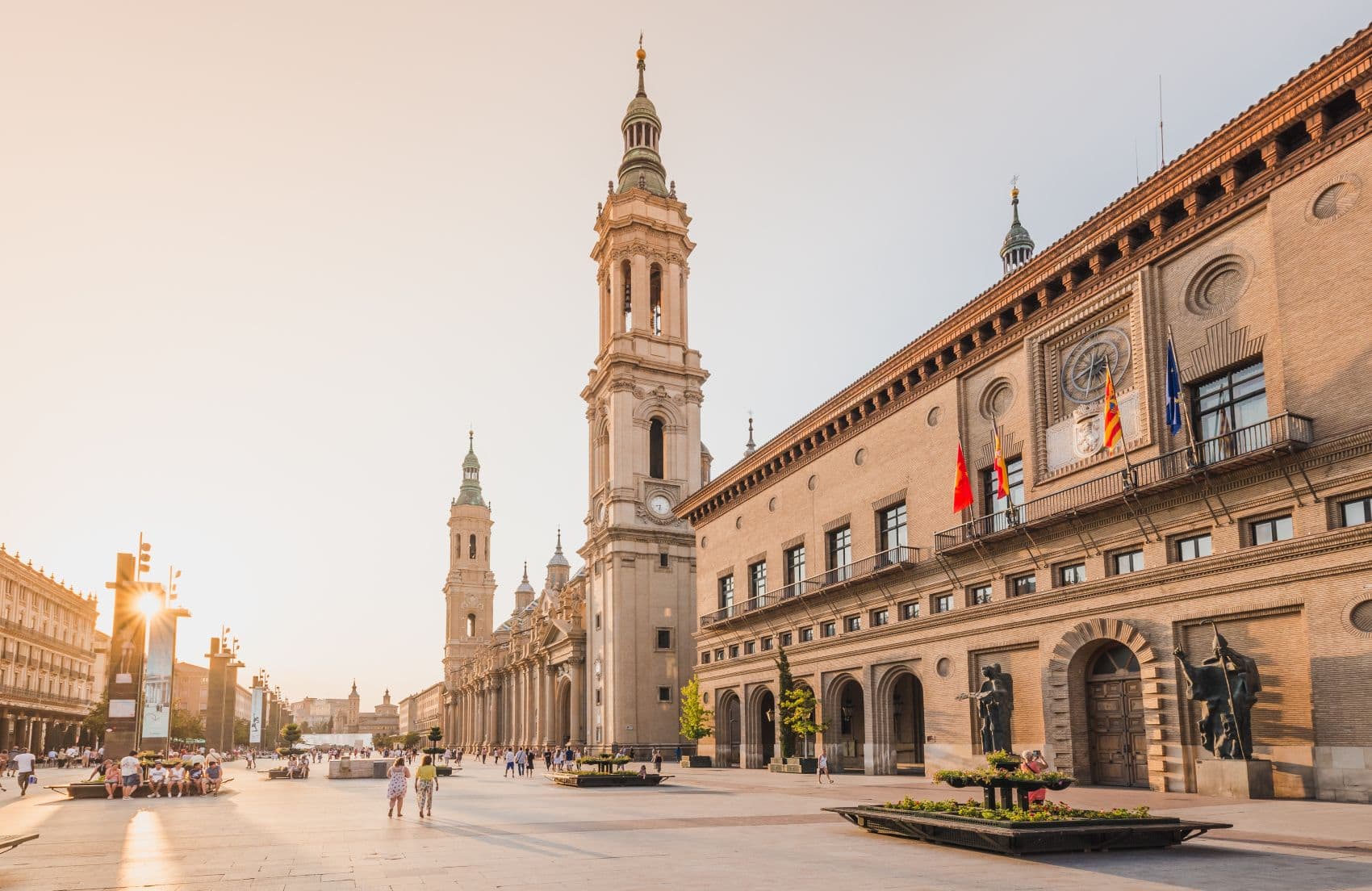 Blick auf den Plaza del Pilar in Saragossa
