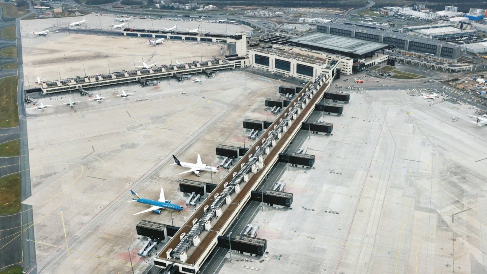 Neue Terminal 3 am Frankfurter Flughafen aus der Vogelperspektive 