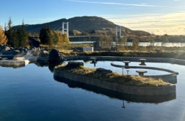 Blick auf Laugarás Lagoon und auf Umgebung