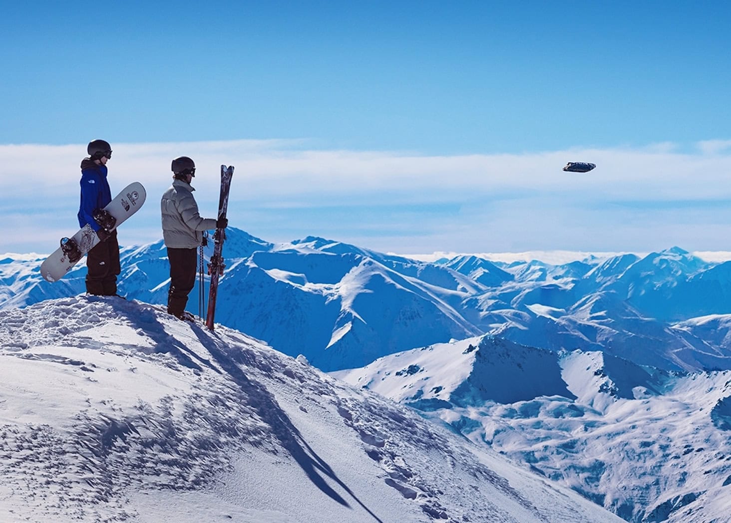 Skifahrer mit Actionkamera Hover X1 PROMAX 1