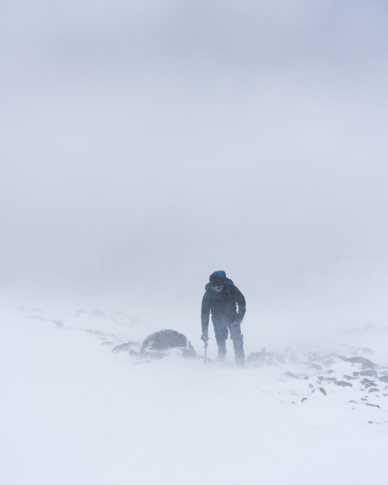Symbolbild: Bergsteiger in dichtem Schneesturm 