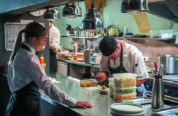 Blick in die Küche im »Ertlio Namas« in Vilnius.