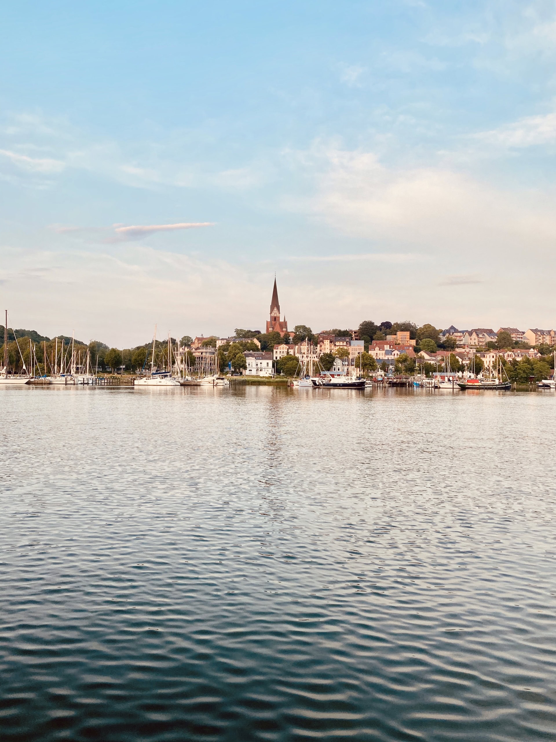 Blick auf Flensburg vom Wasser aus