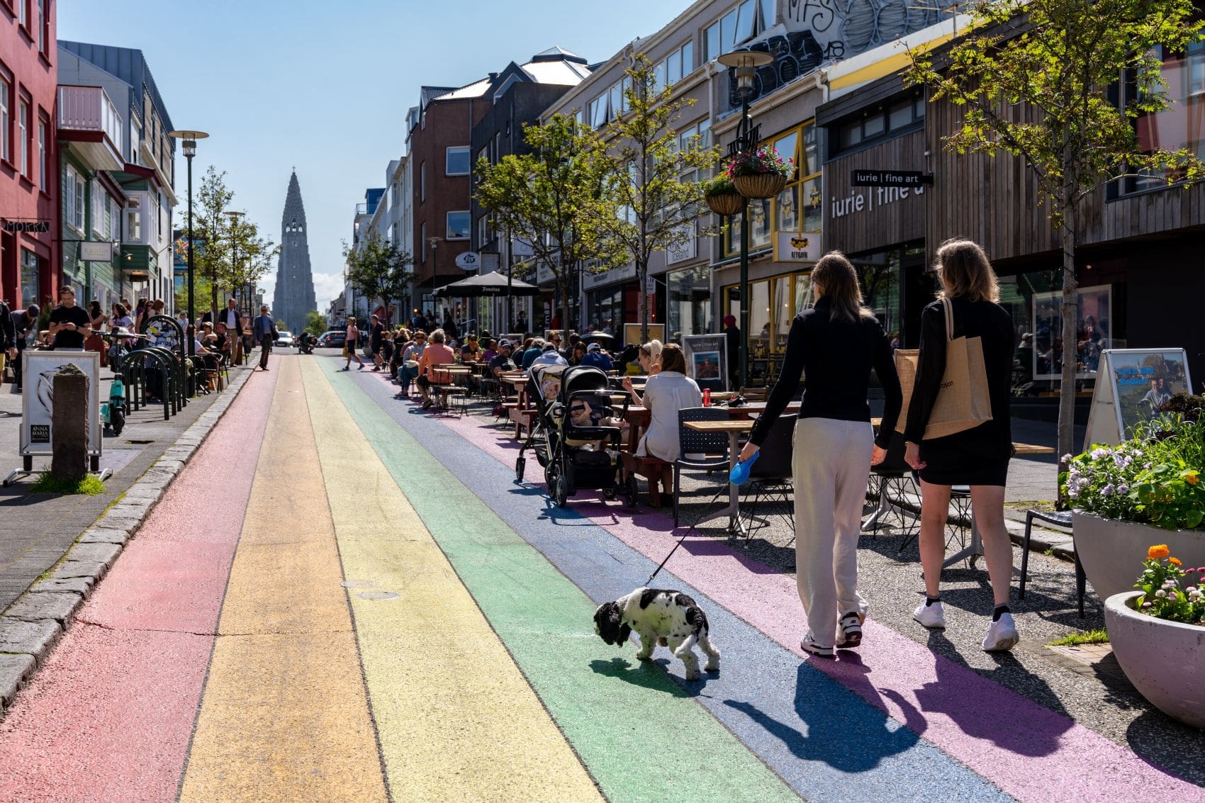 Rainbow Road in Reykjavik im Sommer