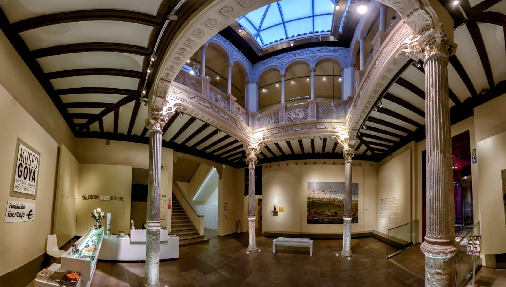 Ausstellungsraum im Museum Goya in Saragossa, Spanien
