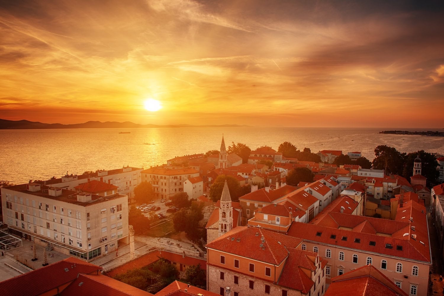 Sonnenuntergang über der Altstadt von Zadar