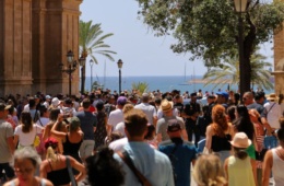Touristenmassen vor der Kathedrale von Santa Maria von Palma
