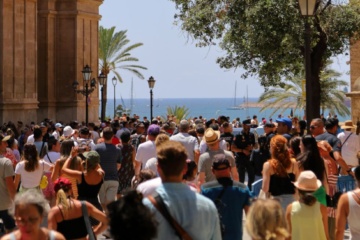 Touristenmassen vor der Kathedrale von Santa Maria von Palma