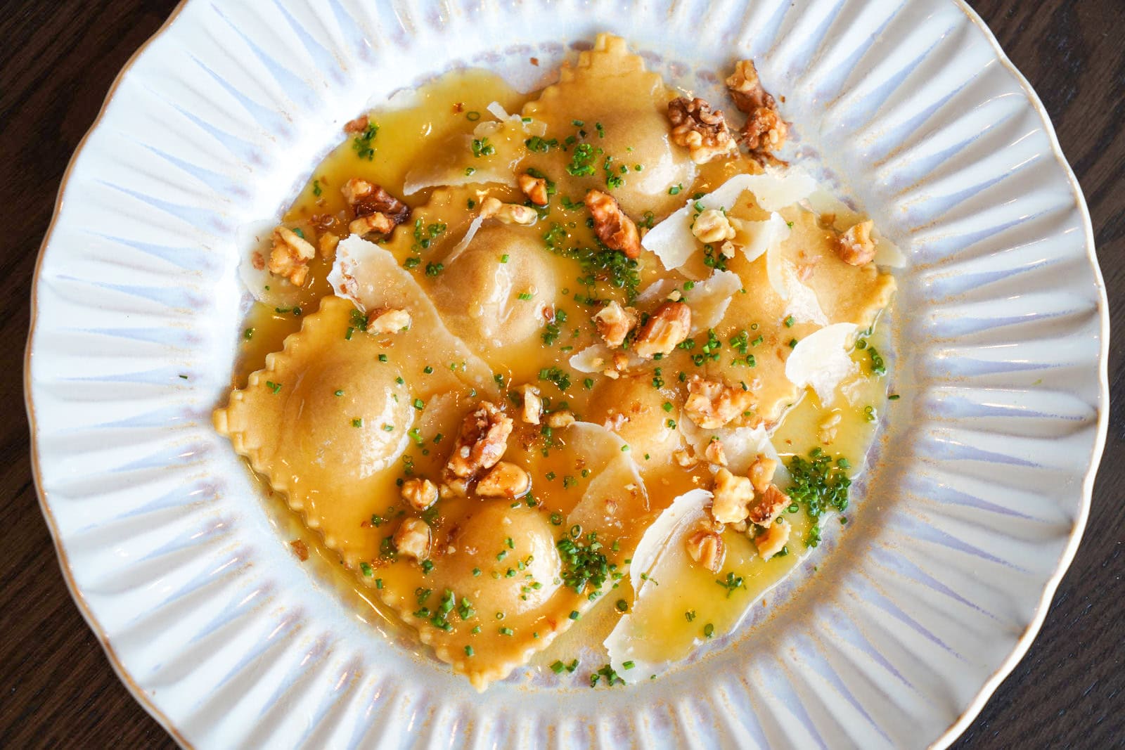 Ein Teller mit Pasta im One&Only Moonlight Basin.