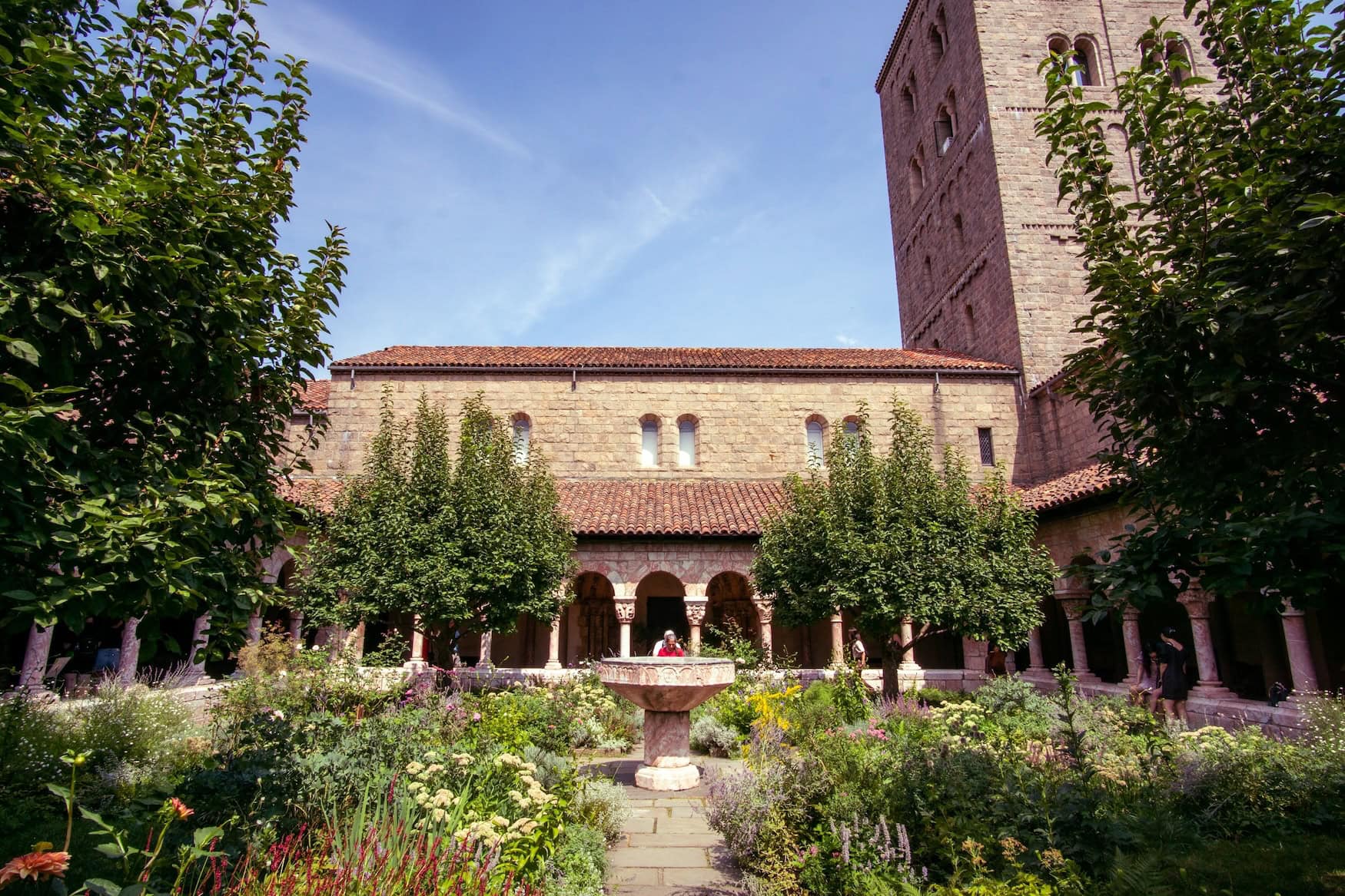 Blick auf das The Met Cloisters in New York.