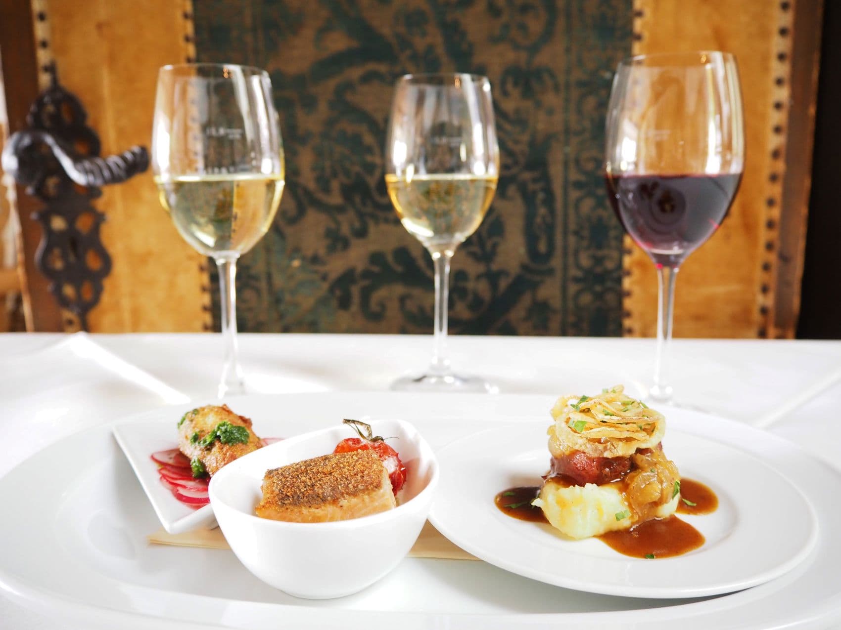 Wein und Gerichte im Hotel Eisenhut in Rothenburg ob der Tauber