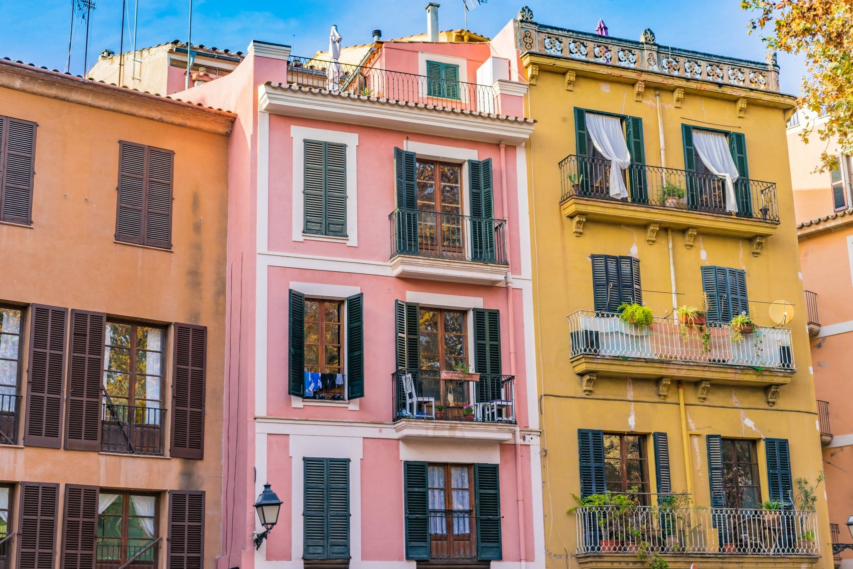 Farbige Häuser in der Altstadt von Palma