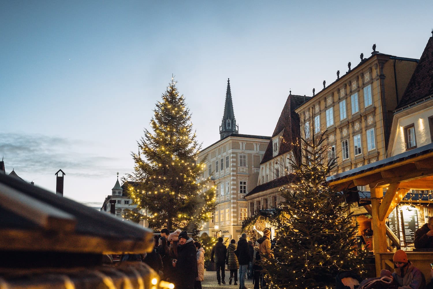 Adventdorf Steyr rund um den Leopoldibrunnen.