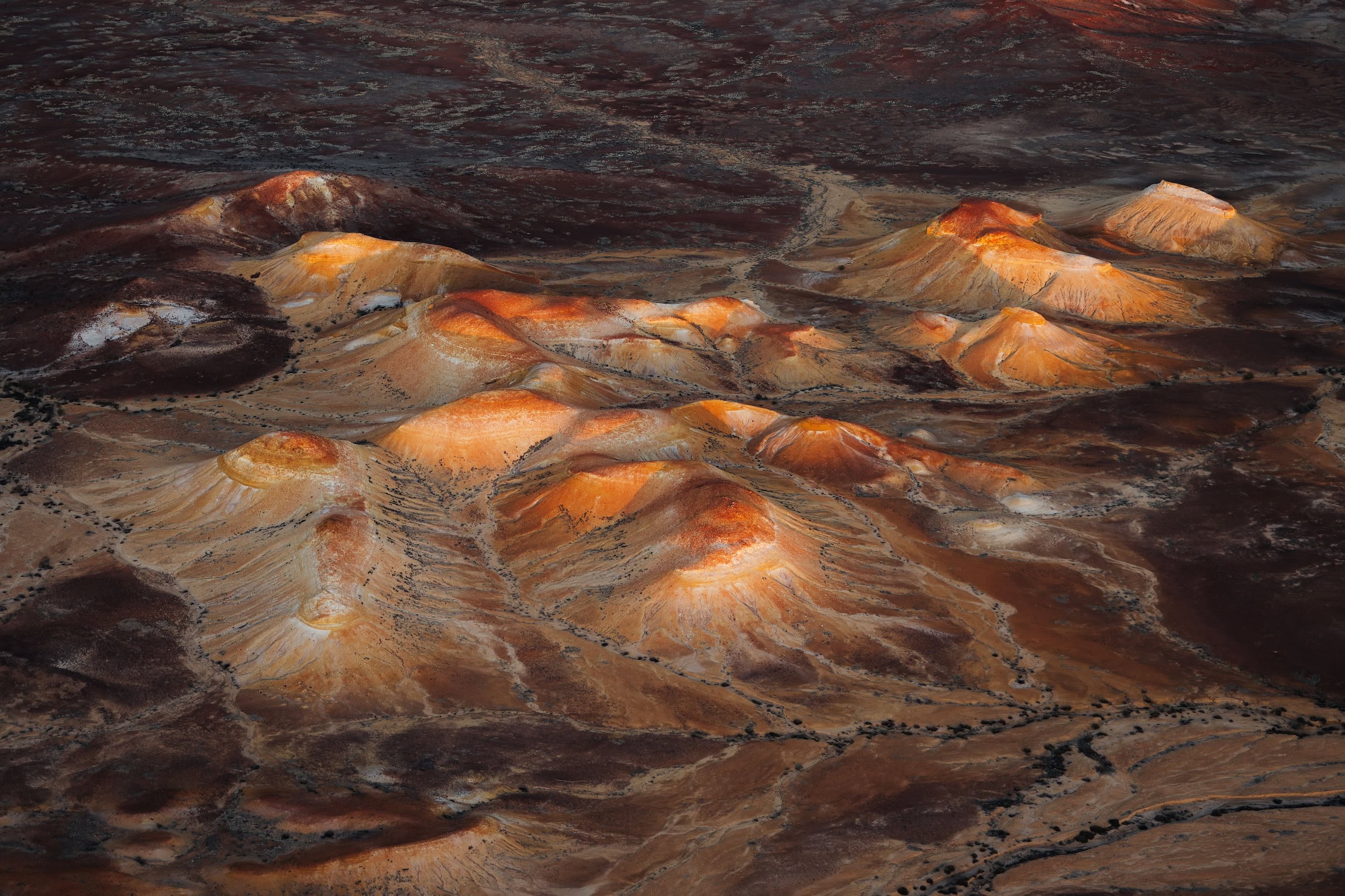 Die Anna Creek Painted Hills sind ein Highlight im Südaustralien-Urlaub.