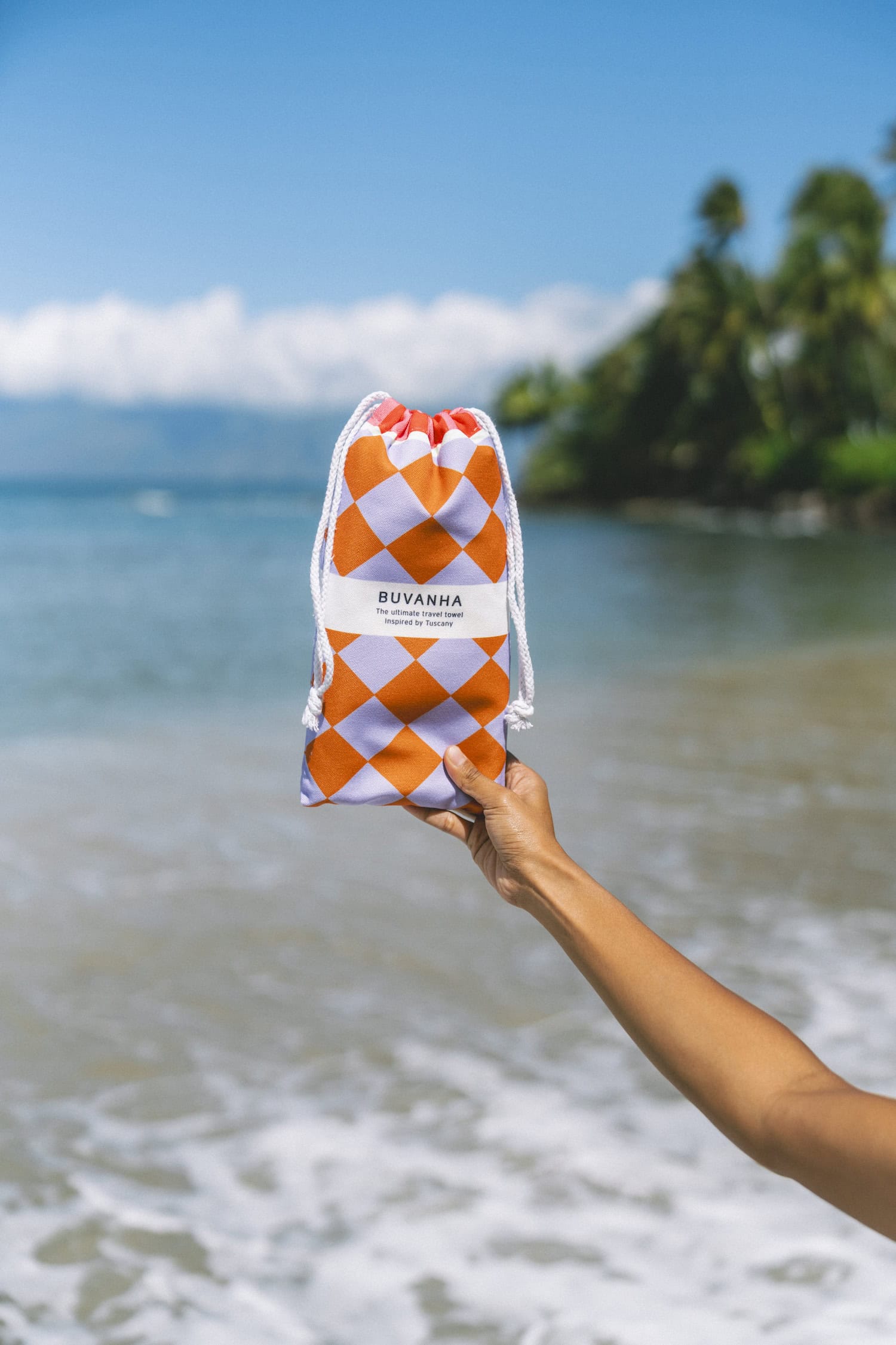 bunte Tasche am Strand