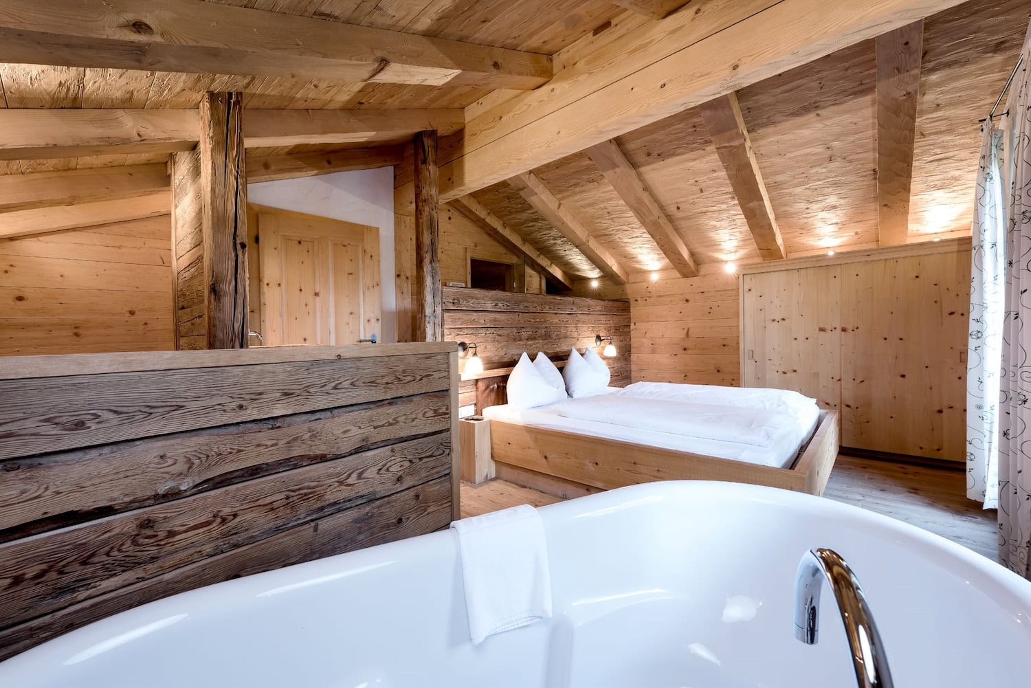 Innensicht des Spas im Honeymoon Chalet im Puradies