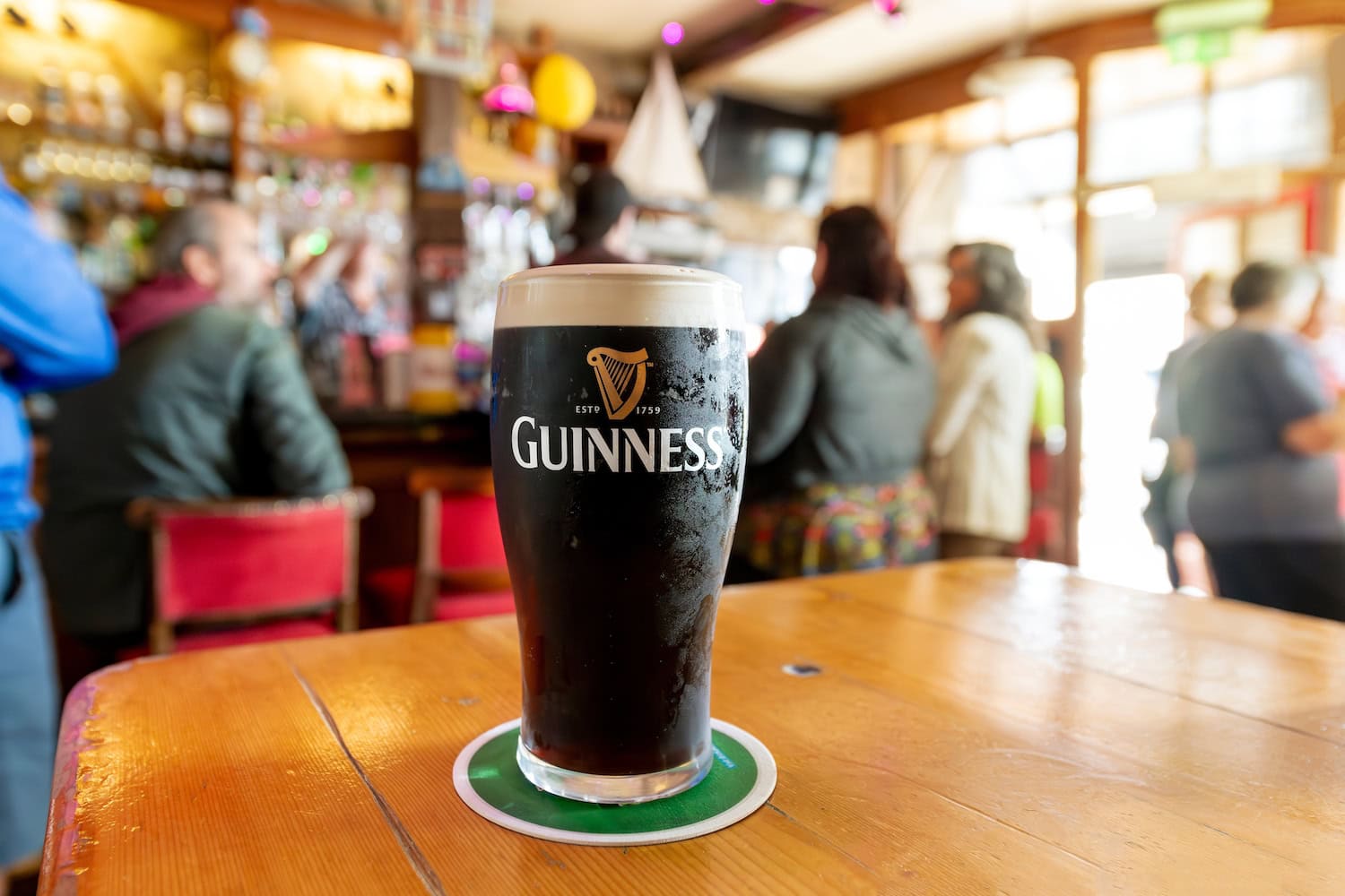 Guinness in einer Bar in Irland