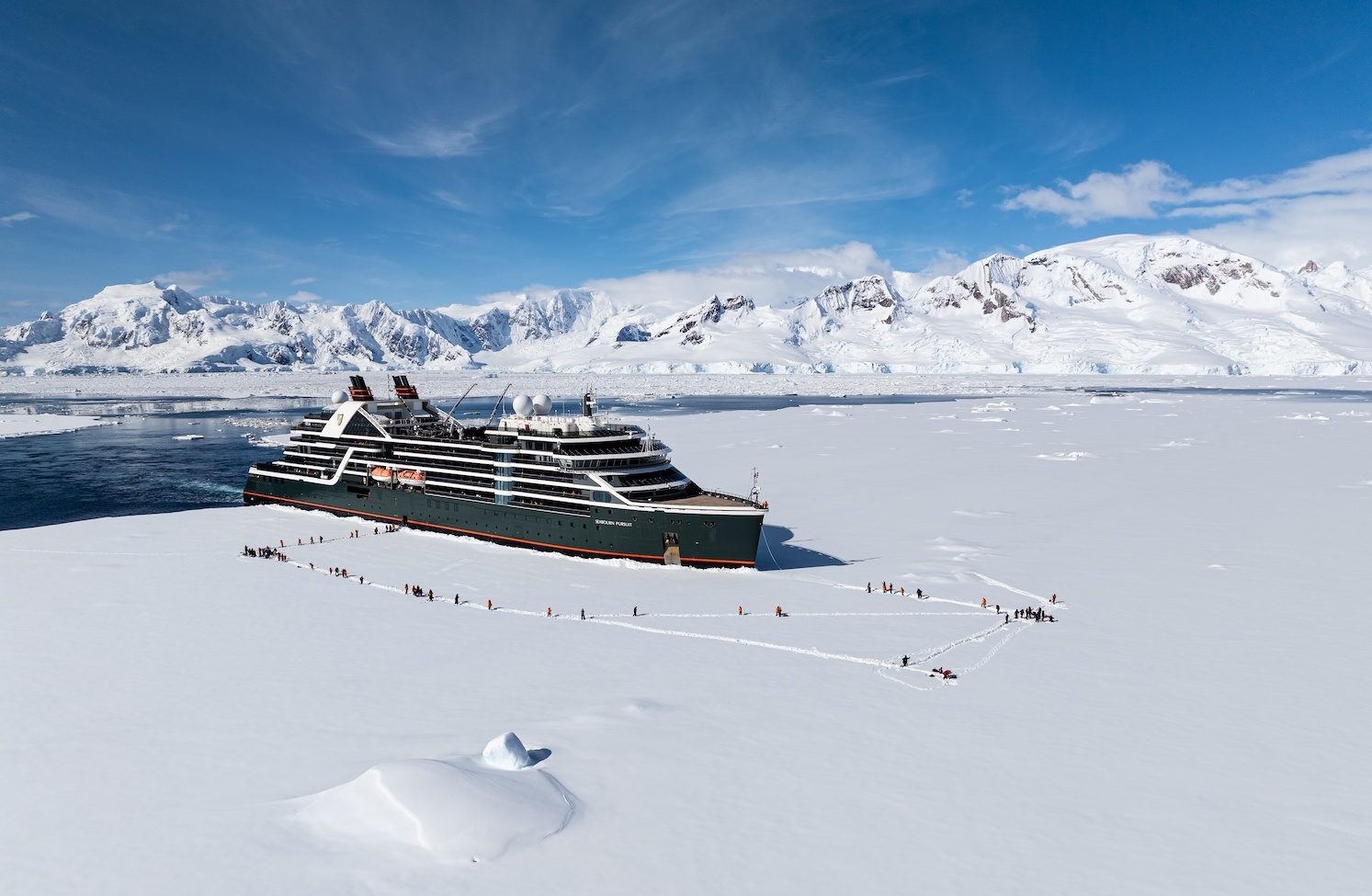 Seabourn Kreuzfahrtschiff in der Antarktis