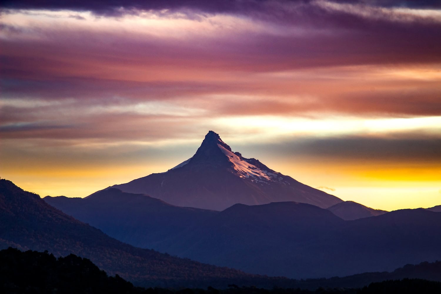 Der Vulkan Corcovado in Chile im Sonnenuntergang