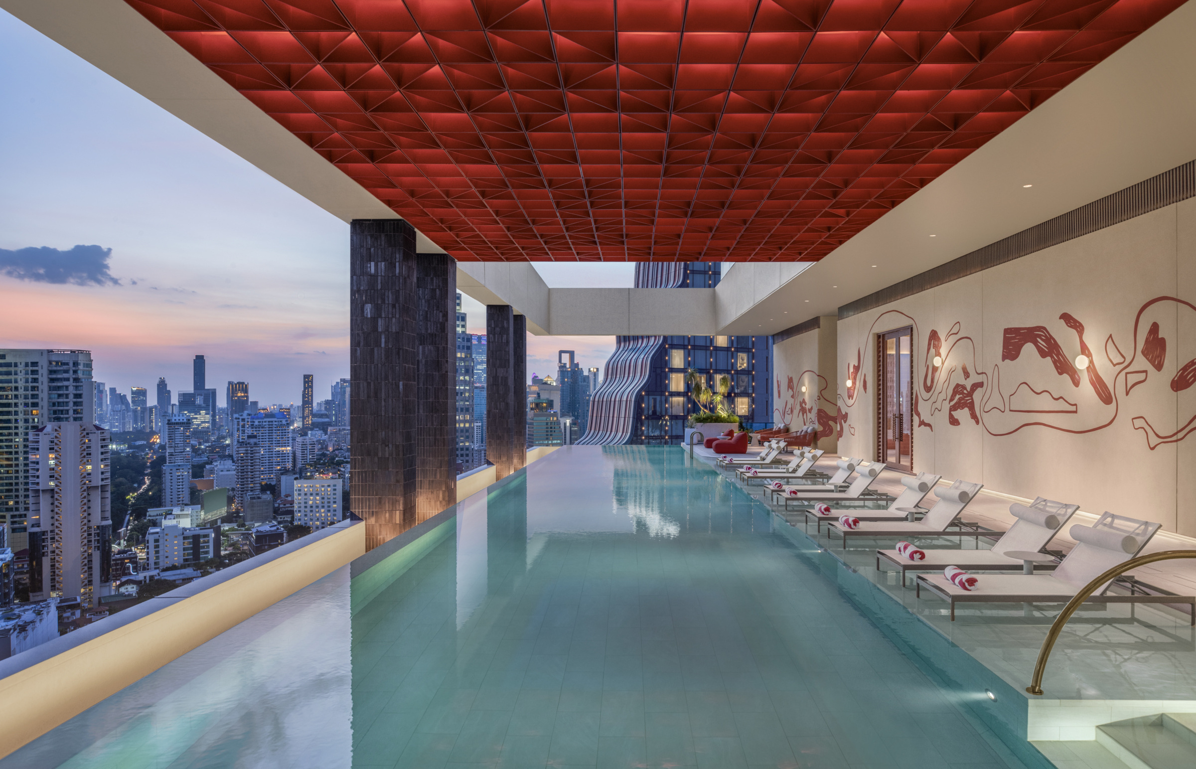 Der Pool des Hotels.