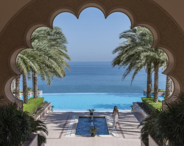 Pool im Shangri-La Al Husn