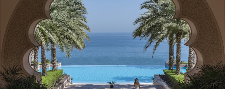 Pool im Shangri-La Al Husn