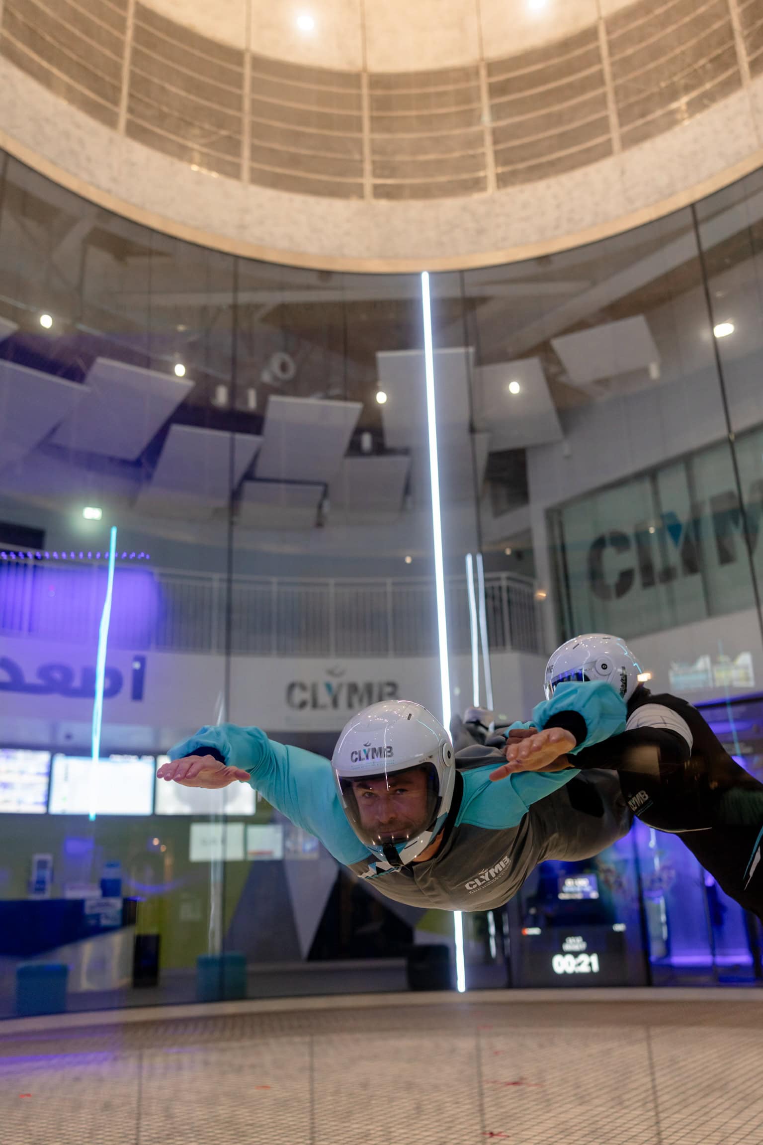 Chris Hemsworth fliegt im CLYMB in Abu Dhabi.