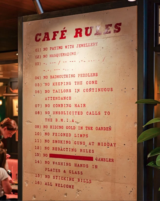 Nicht ganz ernstgemeinte Regeln im Dishoom Glasgow - man darf nicht mit Schmuck bezahlen