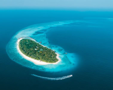 Insel NH Collection Maldives Reethi Resort aus der Vogelperspektive