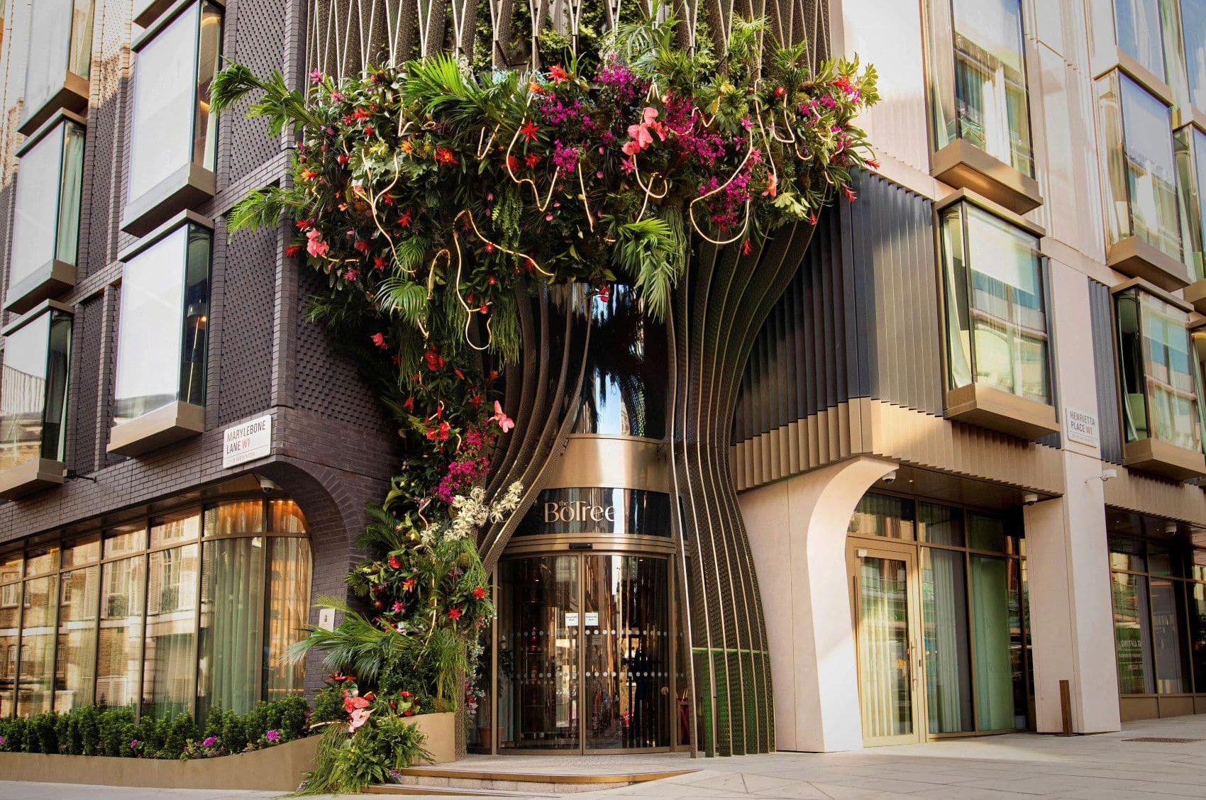 Fassade und Eingang des The BoTree London, Curio Collection by Hilton